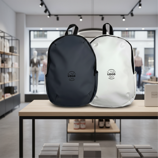 Zaino porta PC in poly leather con spallacci imbottiti e tasche laterali